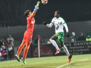 LUSTENAU,AUSTRIA,02.DEC.16 - SOCCER - Sky Go Erste Liga, SC Austria Lustenau vs SV Horn. Image shows Shuichi Gonda (Horn) and Raphael Dwamena (A.Lustenau). Photo: GEPA pictures/ Oliver Lerch