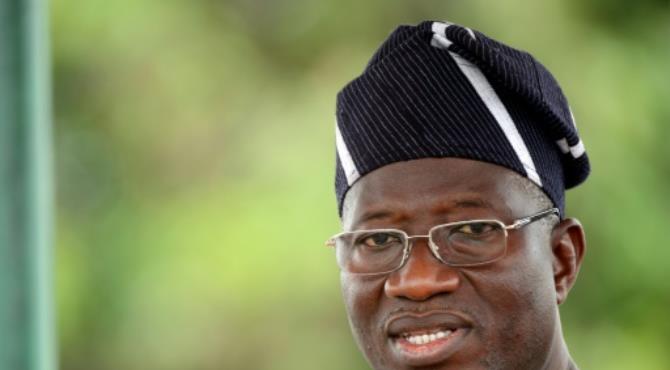 Nigeria's Jonathan denies receiving oil deal kickbacks