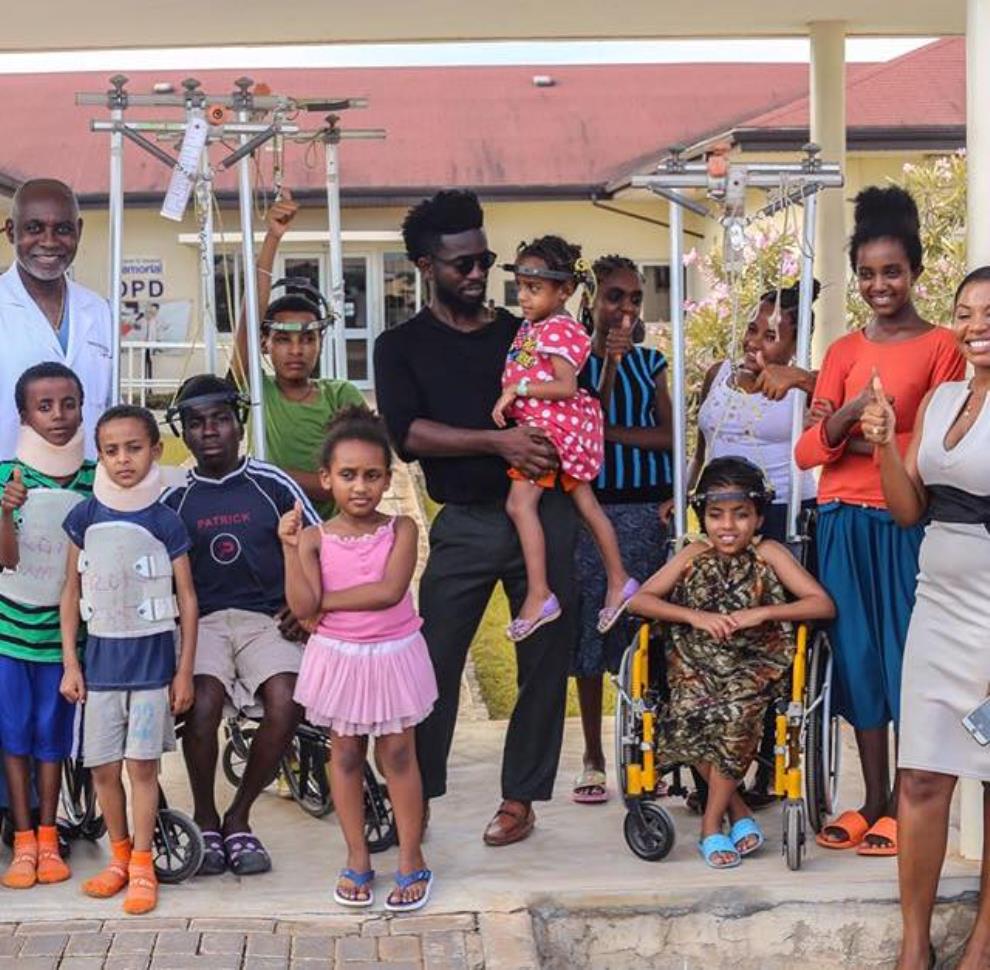 Photos - Bisa Kdei visits kids with scoliosis at FOCOS hospital
