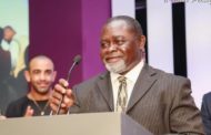 VIDEO: Azumah Nelson's Limousine Causes Stir