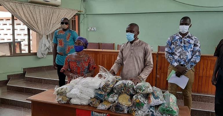 Cape Coast Mayor Distributes 2,000 Face Masks To Identifiable Groups